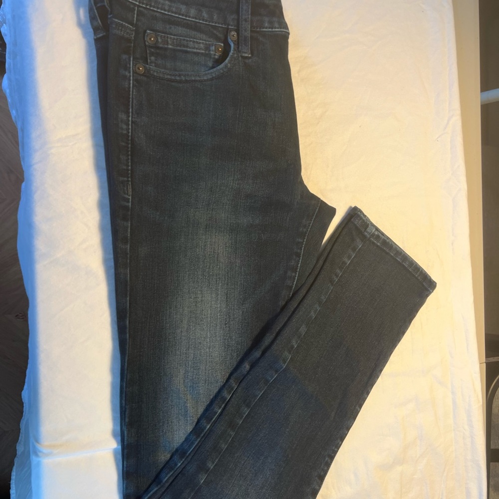 American eagles men’s dark blue jeans